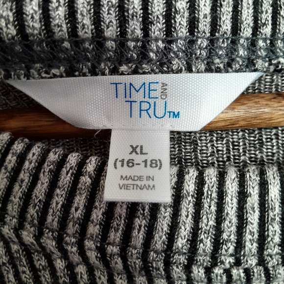 Time and Tru 2pc Black and White Sweater and Skirt Set Size XL - Picture 9 of 16